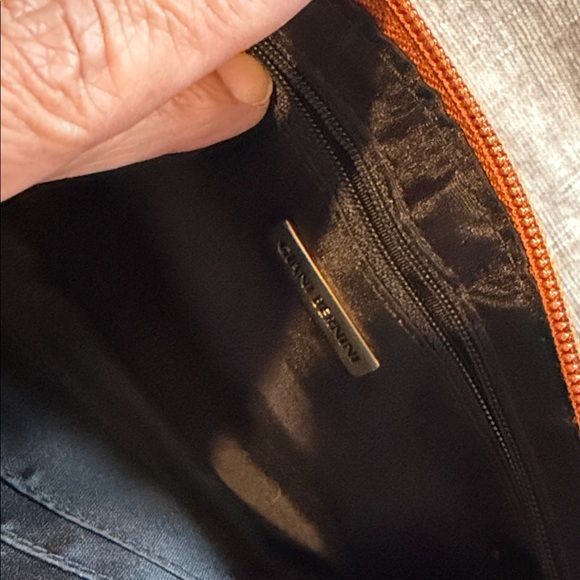 Gianni Bernini Elegant Tan Croc-Embossed Handbag - Picture 3 of 3